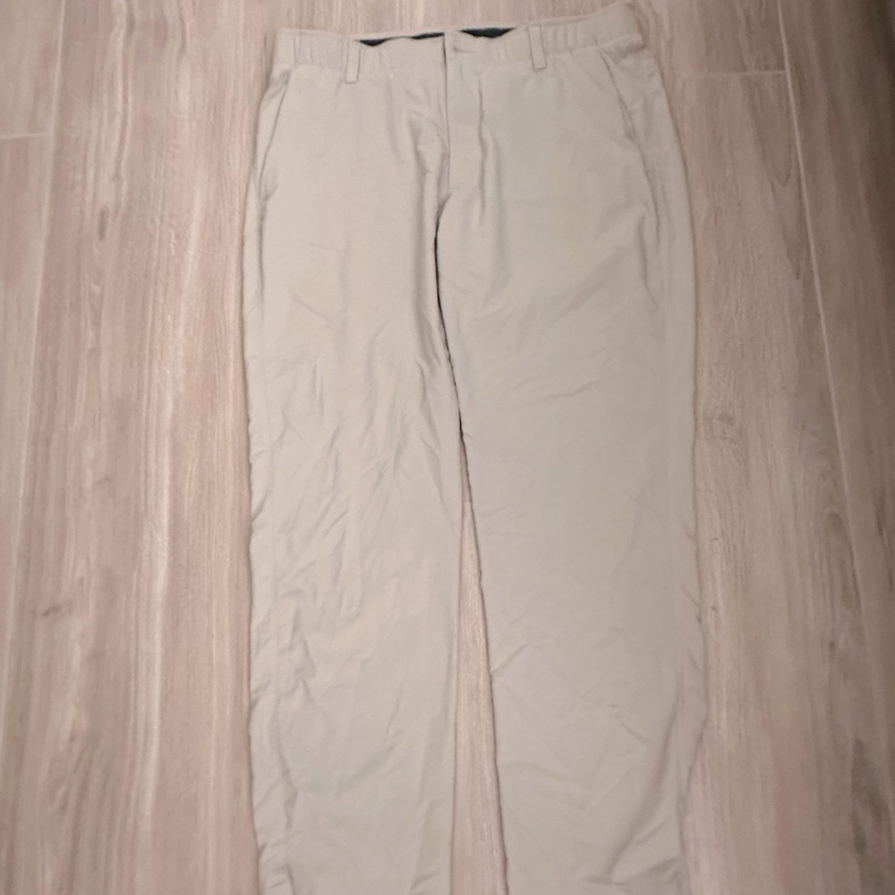 MENS DRESS PANTS 36/30 UNDER ARMOUR